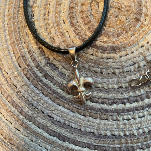 EUC Fleur-de-lis 925 silver pennant on 16”black wax cord with 2” extender. - Picture 1 of 3